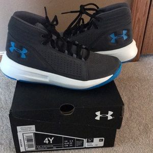 Boys Under Armour shoes. Size 4